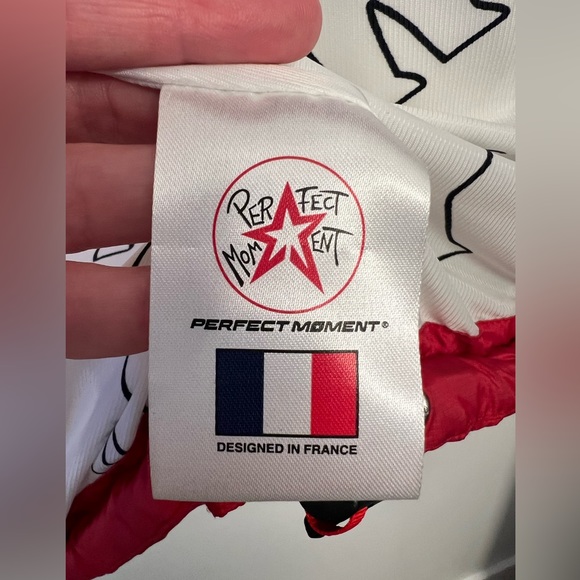 Perfect Moment Vest, size Medium in Red, black and white - Picture 5 of 7